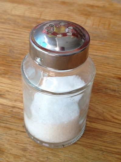 450px-Salt_shaker.agr